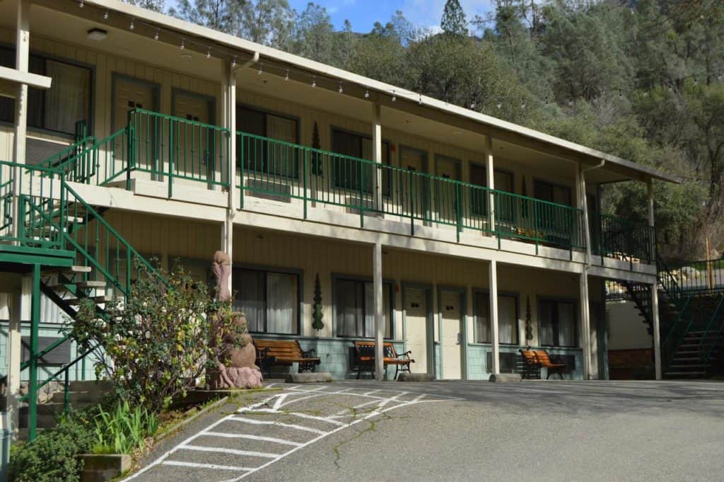 Yosemite West Lodging - Cedar Lodge