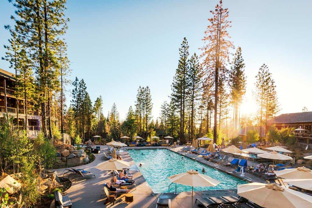 Yosemite where to stay - Rush Creek Lodge in Buck Meadows