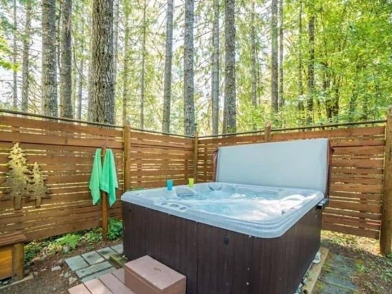 Hot tub at cabin rental near Mount Rainier, WA