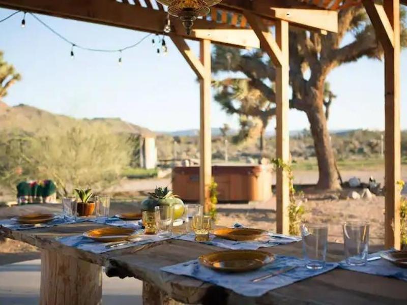 Outdoor dining area and Jacuzzi at Joshua Tree Acres