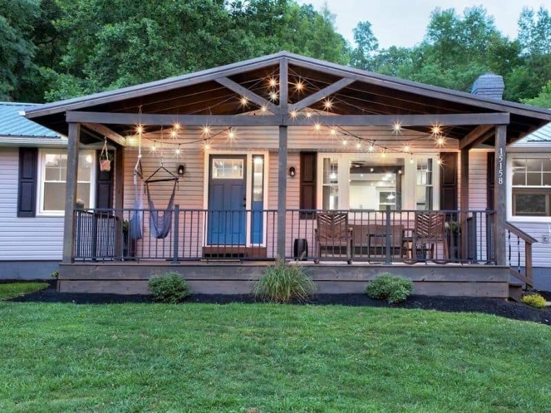 Family friendly luxury Hocking Hills cabin rental with front porch hammocks and fairy lights