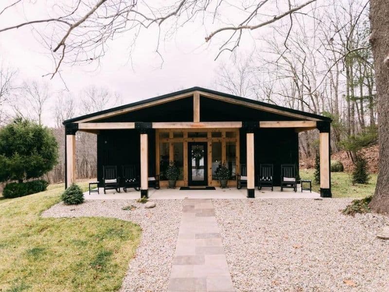 Luxury modern farmhouse cabin Vrbo in Hocking Hills Ohio