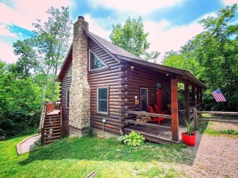 Exterior of Liberty Ridge pet-friendly cabin in Hocking Hills, OH