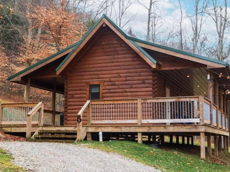 Ponderosa Cabin - Traditional Hocking Hills pet-friendly log cabin