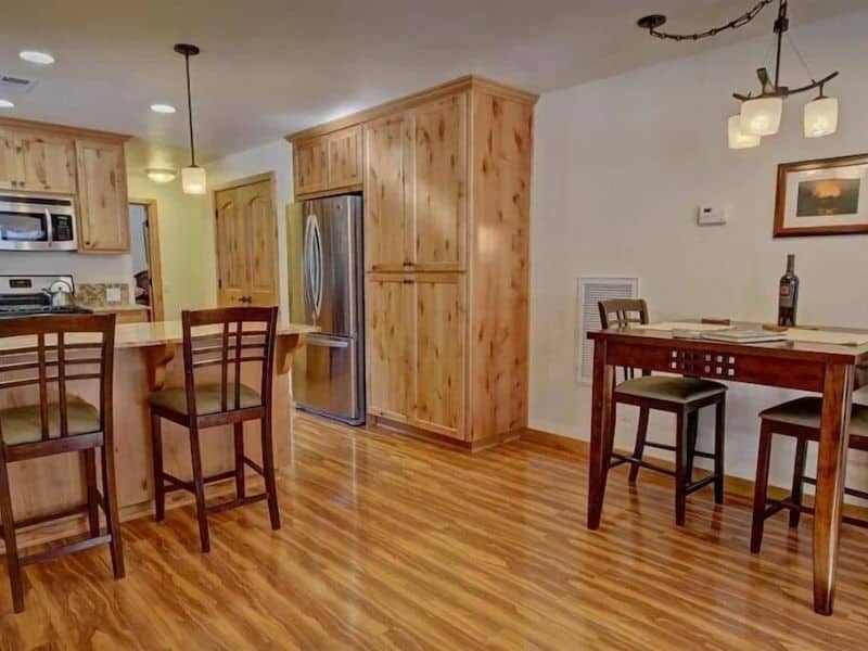 Dining area at cabin rental near Yosemite