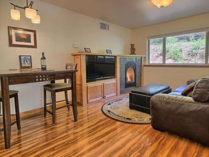 Living area and fireplace at Alpine Escape - Yosemite Cabins inside the national park