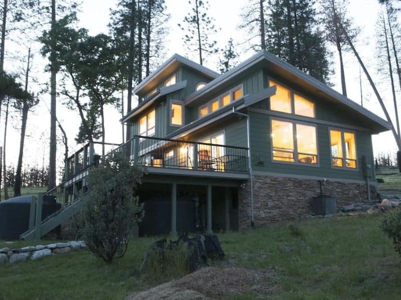Exterior view of Johnson Family cabin - one of the most popular Yosemite cabins to rent