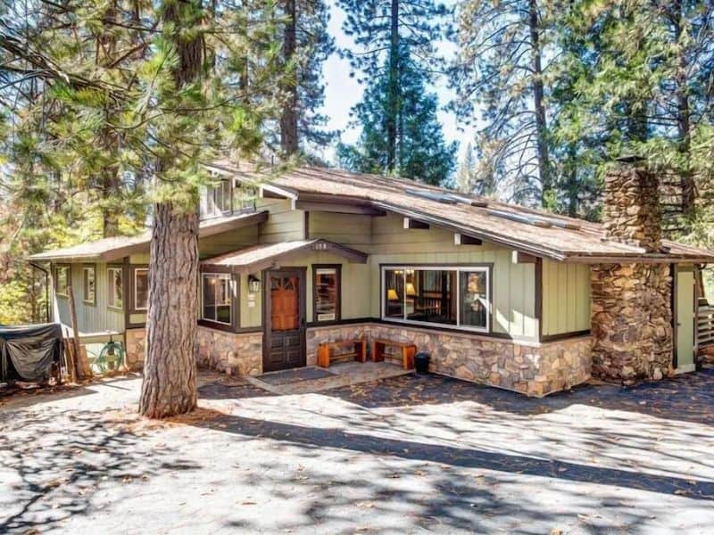 Exterior to Legacy at the Redwoods - Yosemite Cabins for Large Groups