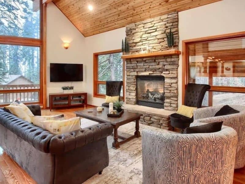 Living area and fireplace at Majestic Forest Lodge - Gorgeous Yosemite cabins