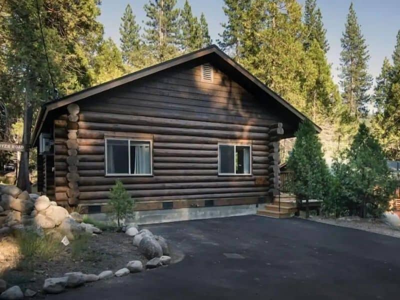 Traditional Log Cabin for Rent - Beautiful Yosemite Cabins