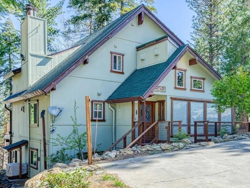 Yosemite Cabins  for Rent - Mountain View Cabin Exterior