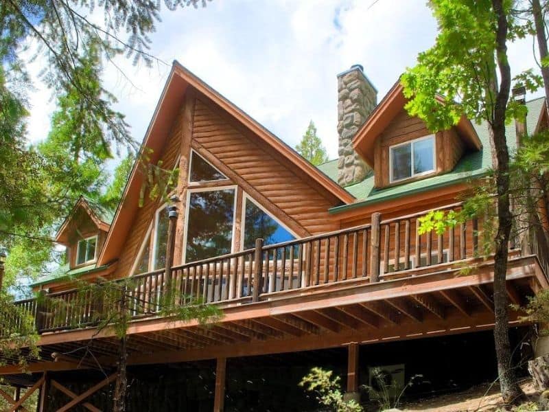 Yosemite Cabins - Exterior of traditional wood cabin rental near Yosemite