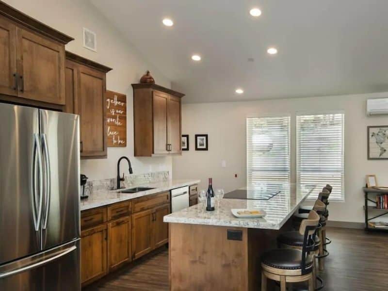 Modern kitchen in cabin rental near Yosemite