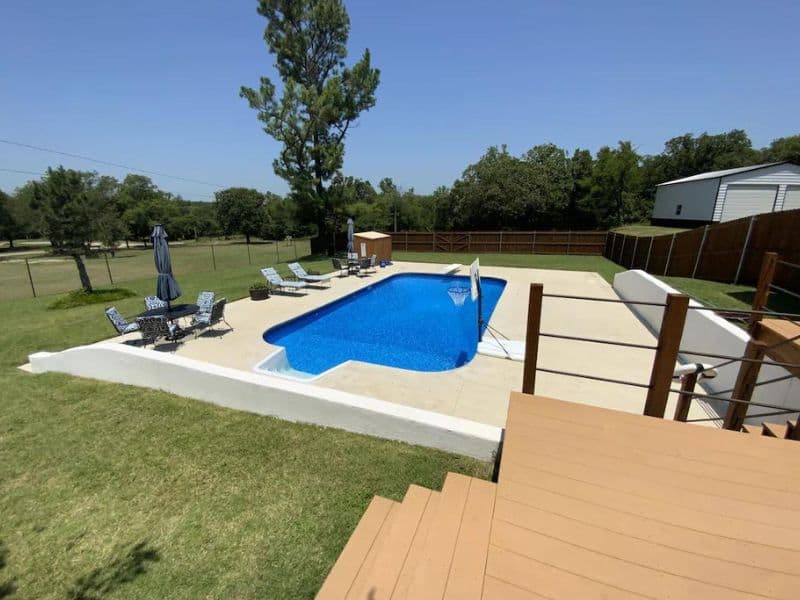 Large outdoor swimming pool at family-friendly Turner Falls cabin