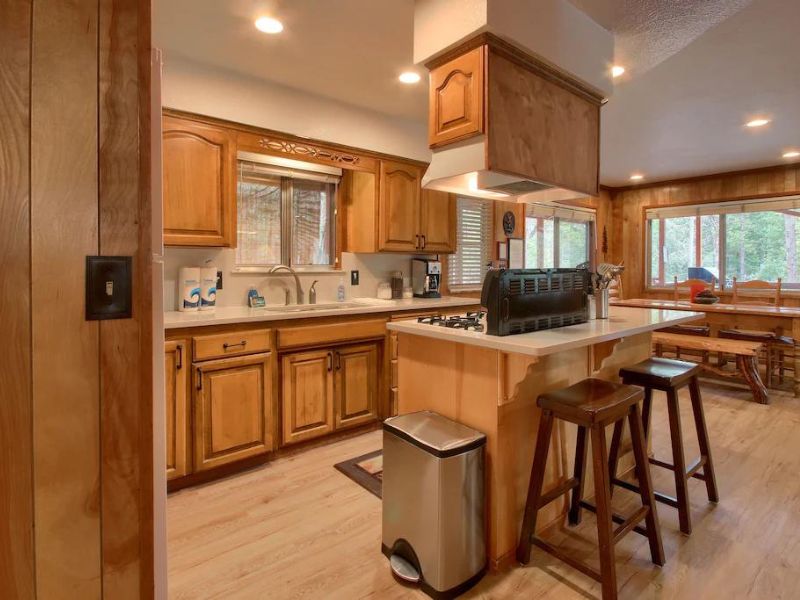 Kitchen in cabin rental near Yosemite