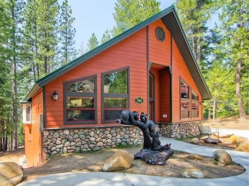 Exterior of Serenity Pines Cabin - Best Yosemite Cabins to Rent