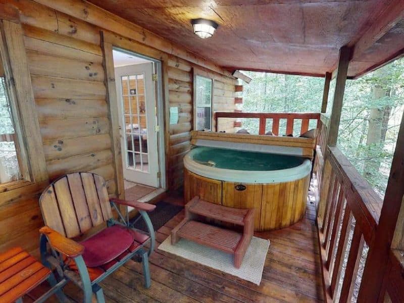 Hocking Hills Cabins for 2 - Wooden cabin with covered hot tub