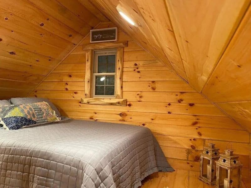 Bedroom in romantic Hocking Hills cabin rental