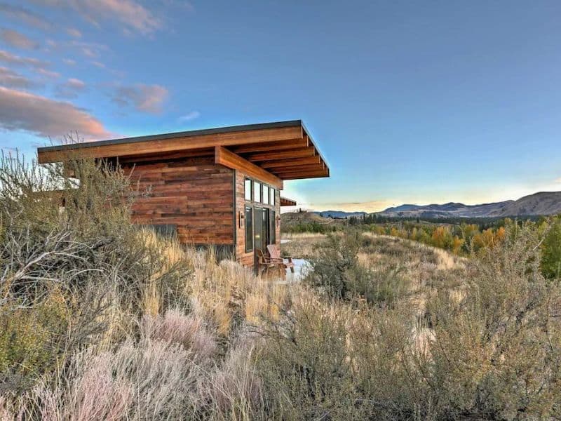 Modern cabin for up to 4 near Winthrop, WA
