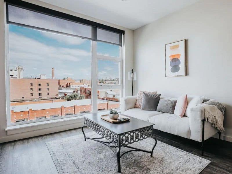 Living room with a view in 1-bedroom Vrbo in Spokane, WA