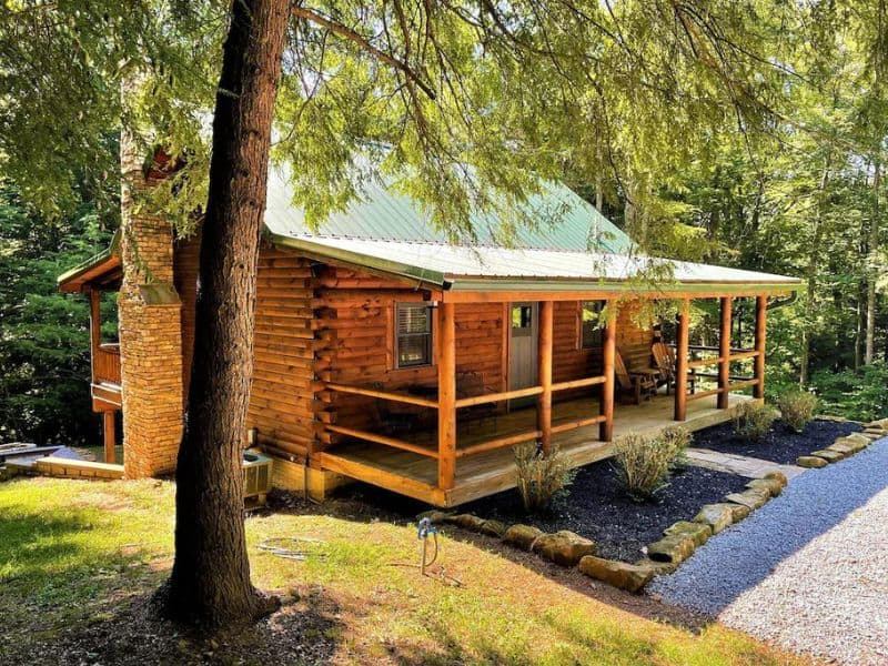 Hocking Hills Cabins for 2 - Summit Point Log Cabin