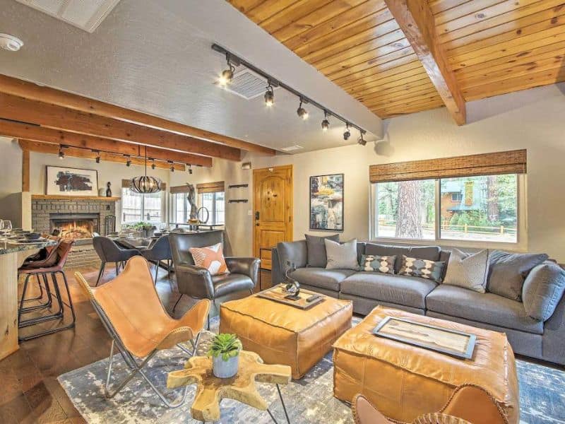 Living and dining area at Big Bear cabin rental on Vrbo