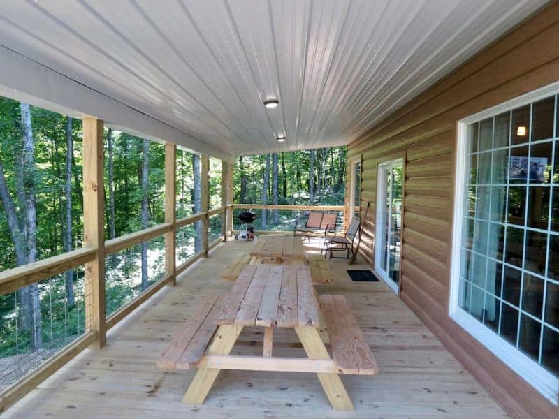 Fully fenced in deck at cabin rental in Hocking Hills OH