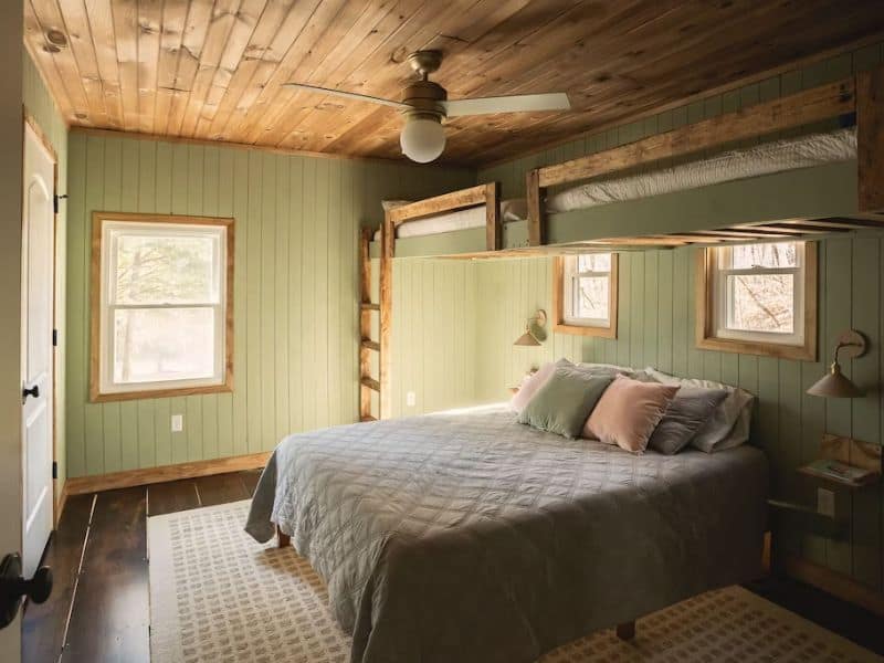 Guest room in Hocking Hills cottage rental with queen bed and twin bunk