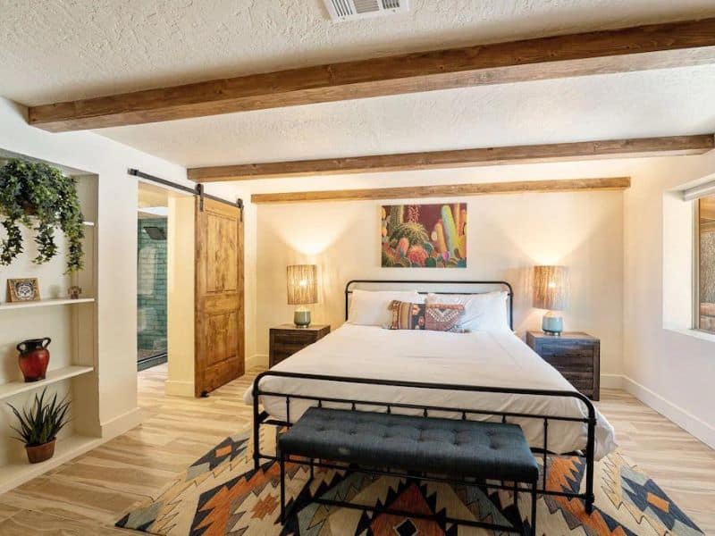 King bedroom with ensuite in Southwest style Sedona airbnb