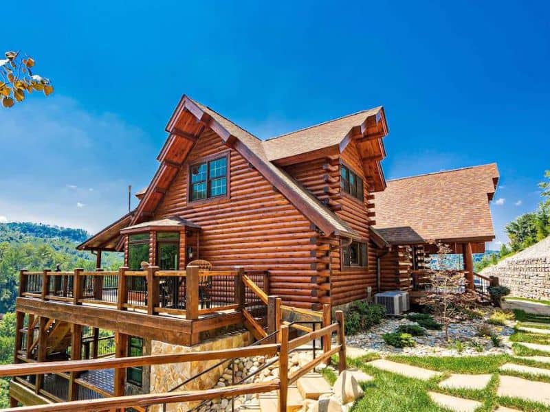 True log cabin home in Gatlinburg - Roaring Fork Lodge