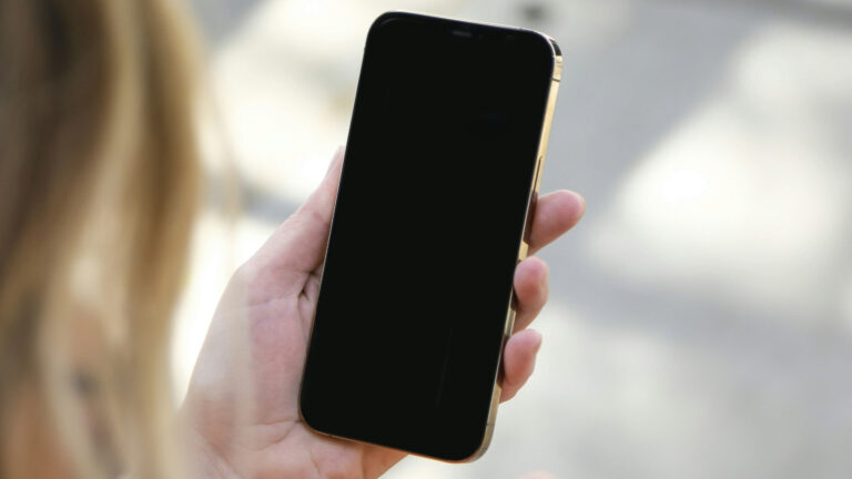 duress-password-phone